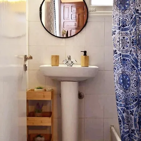 Villager's Art Apt-your Stylish Airport Escape Apartment *